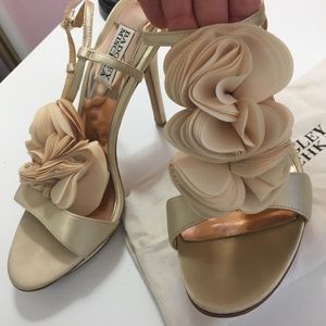 Badgley Mischka Randee Satin Size 9 Gold Heels